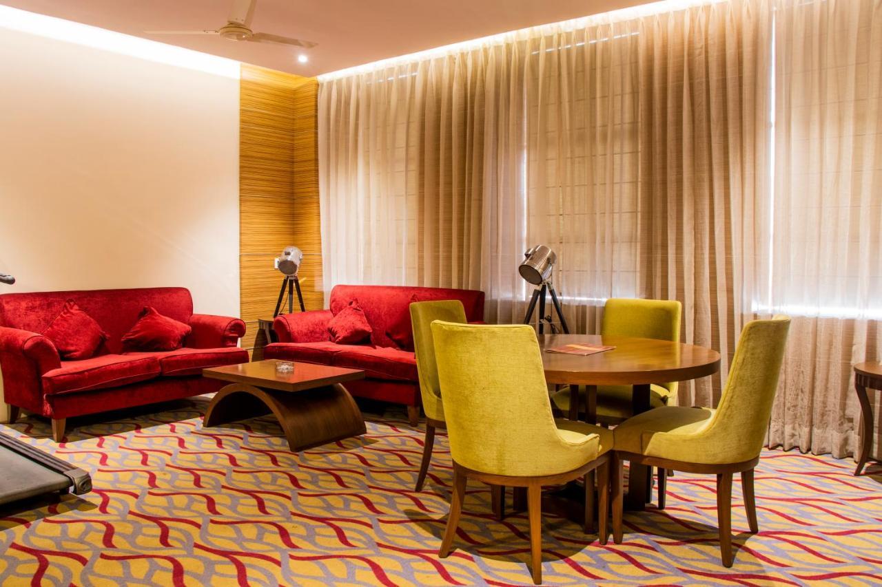 Hotel Landmark Rewa Dış mekan fotoğraf