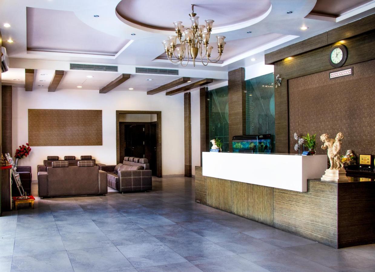 Hotel Landmark Rewa Dış mekan fotoğraf