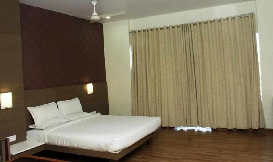 Hotel Landmark Rewa Dış mekan fotoğraf