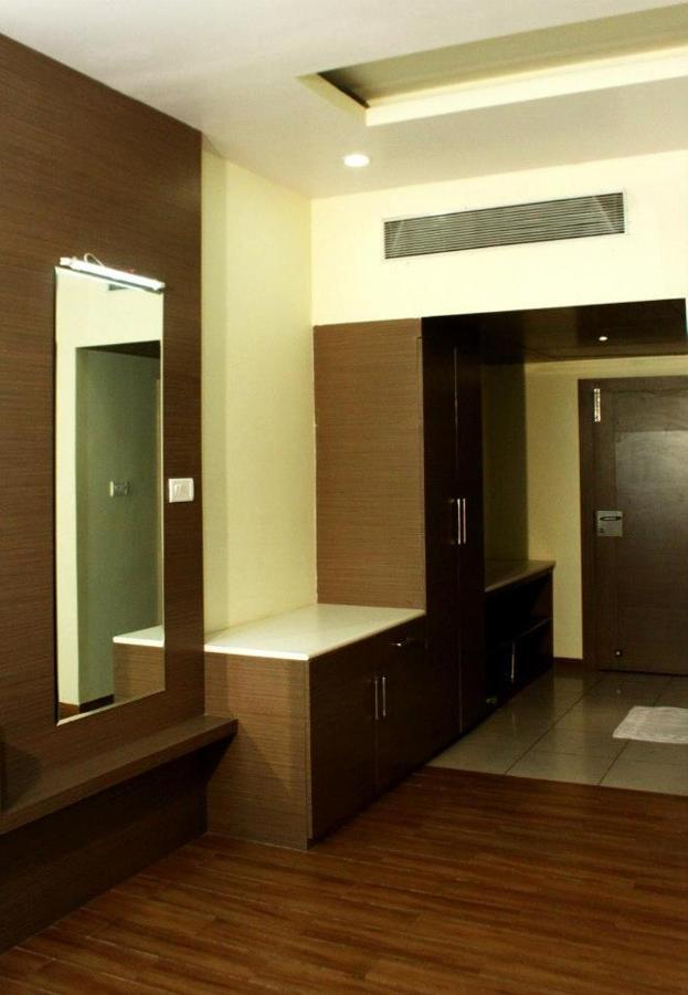 Hotel Landmark Rewa Dış mekan fotoğraf