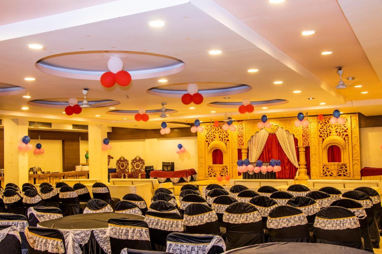 Hotel Landmark Rewa Dış mekan fotoğraf